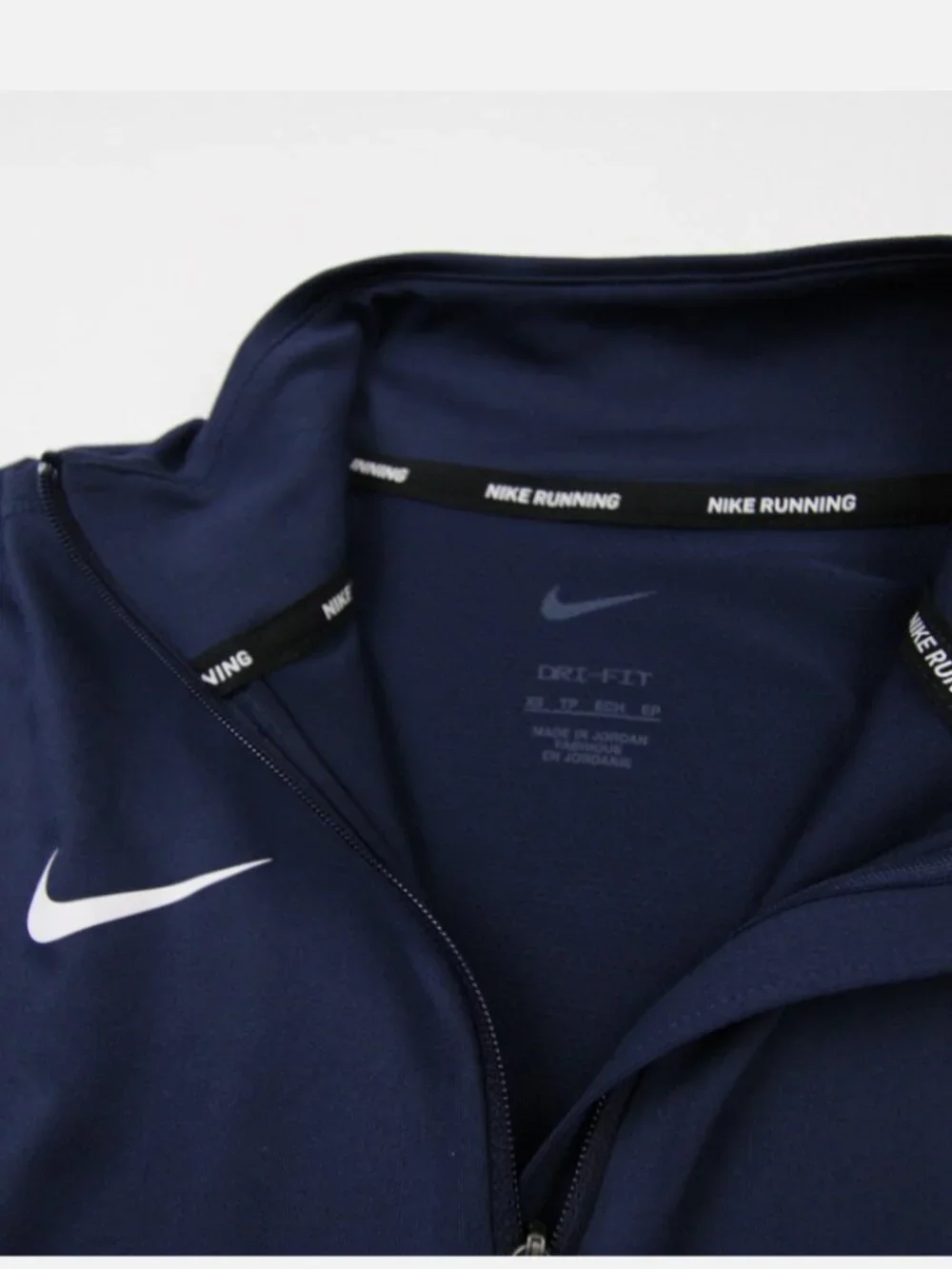 Women's NWT Nike Dri-Fit  UConn Huskies 1/4 Zip oullover